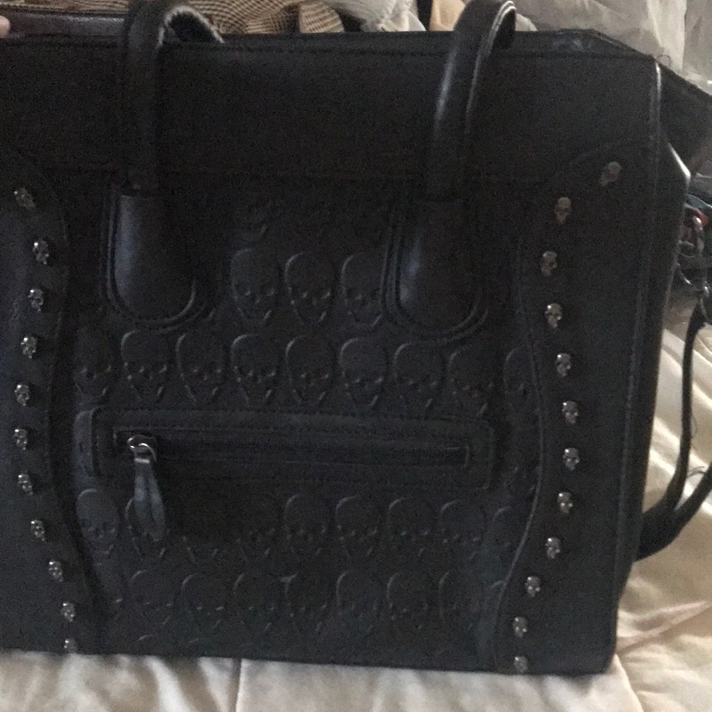 Black skull purse